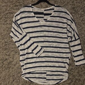 Enti Clothing Navy and White Striped Sweater size Small. Oversized.